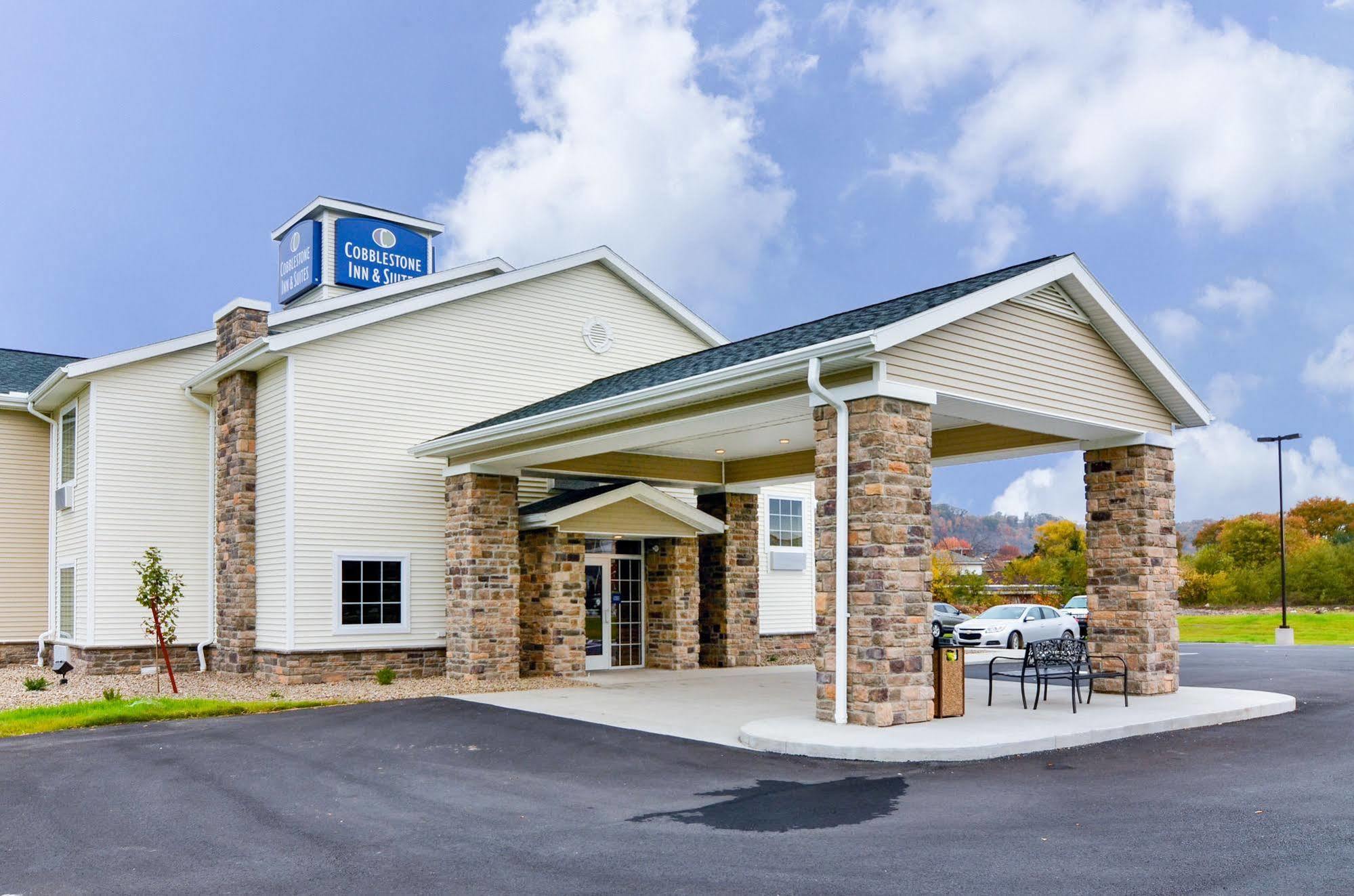 Cobblestone Inn & Suites - Ambridge Exterior photo